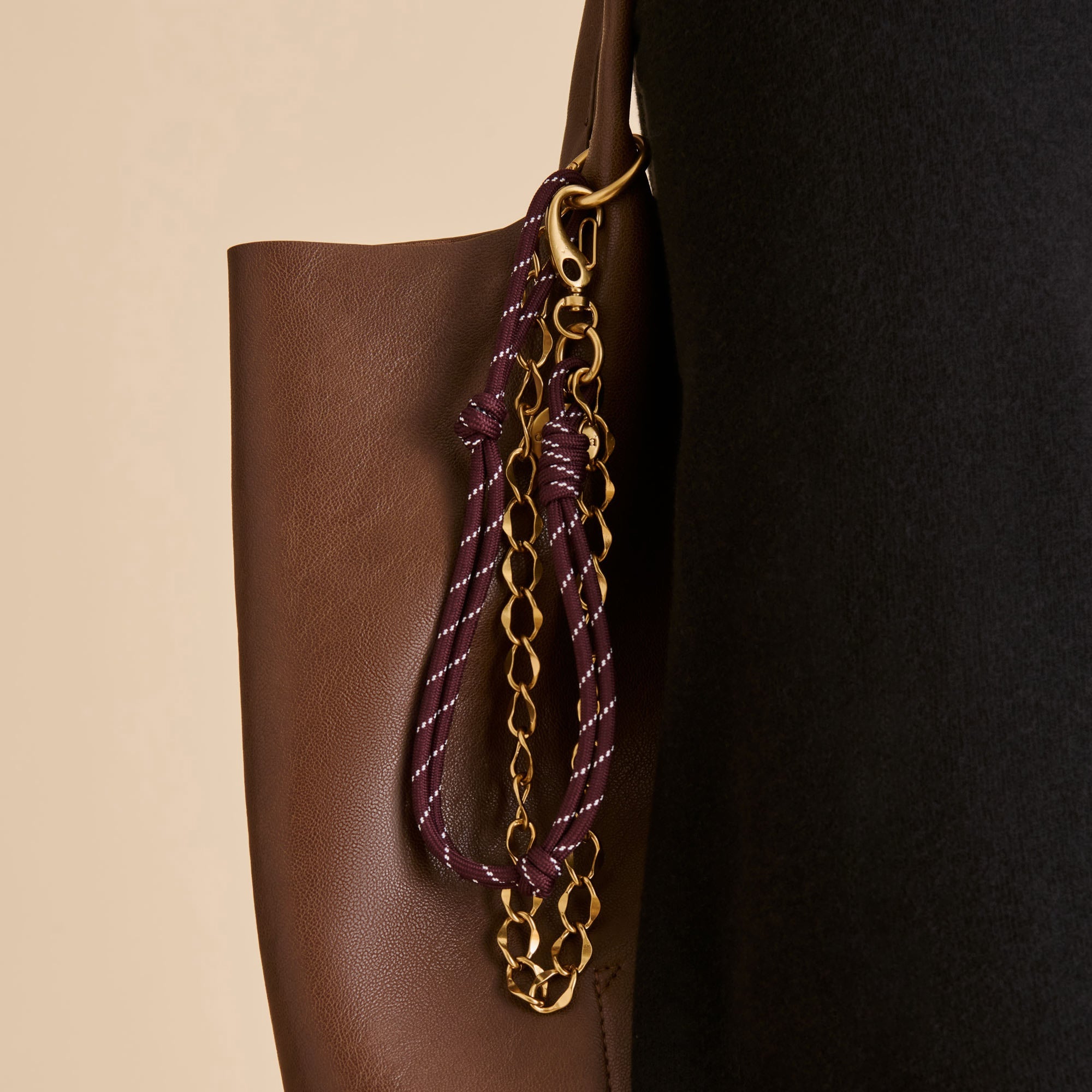 ROPE + CHAIN BAG CHARM BURGUNDY MULTI